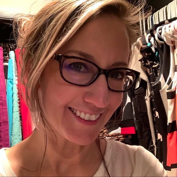 Meet your Posher, Kristy πΏ - Picture 2 of 6